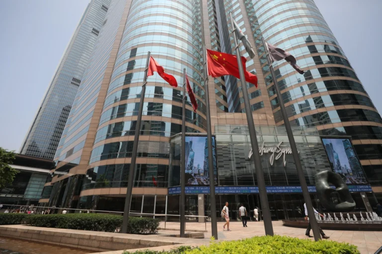 Hong Kong stocks drag Asia down,China at 1 Month Low