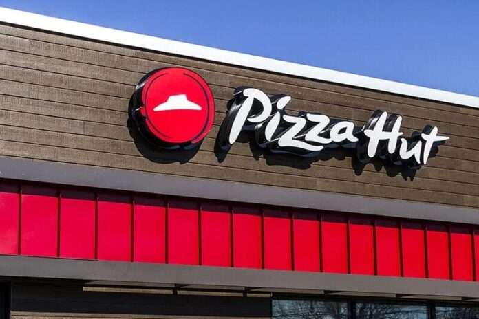 Pizza Hut: Thousands of Fast Food Workers in California Could Lose Jobs as Minimum Wage Increases