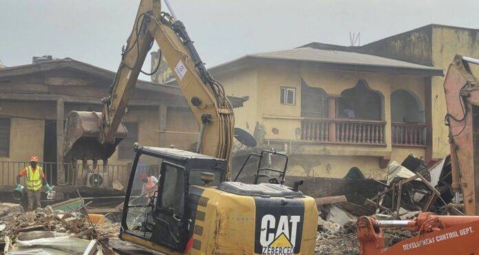 A Massive Explosion Kills 2 People in Nigeria, Collapsing Building, Injuring Dozens