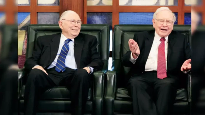 Buffett Honors Charlie Munger as Berkshire Hathaway Posts Record Cash and Strong Earnings