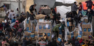Palestinians Scramble for Aid as Supplies Parachute into Gaza