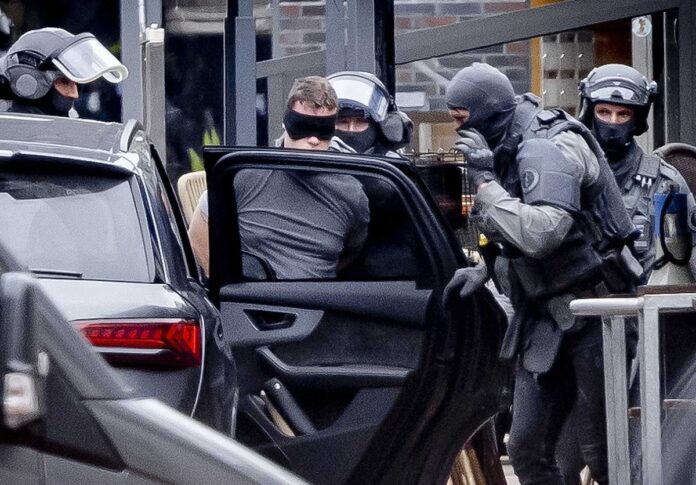 Gunman Takes Several Hostages at Dutch Nightclub, Threatens Explosives