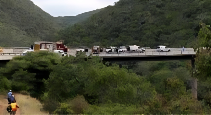 Easter Worshippers Bus Plunges off Bridge 200 feet , Killing 45 on Board in South Africa (g)