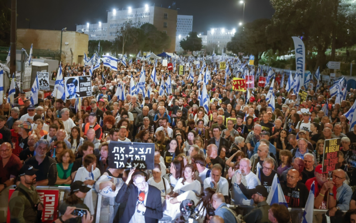Thousands Take to the Streets in Israel, Demanding Netanyahu's Resignation and Early Elections