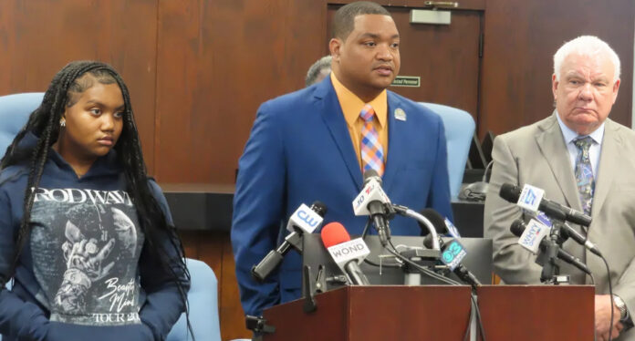 Atlantic City Mayor Marty Small and wife La'Quetta accused of abusing their teenage daughter
