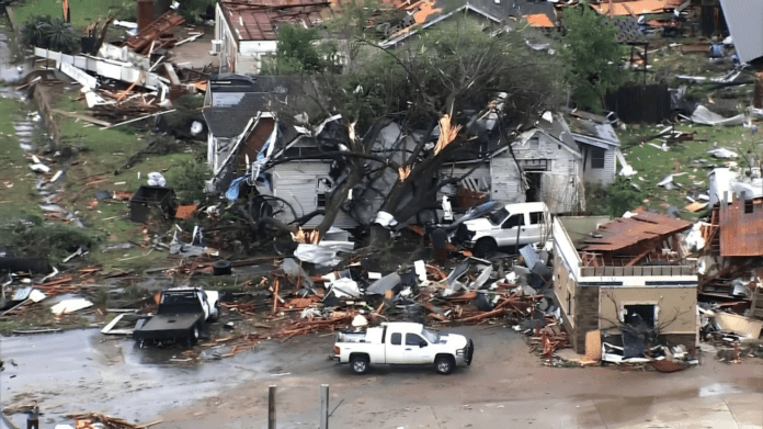 At least 4 killed in Oklahoma tornado outbreak, as threat of severe storms continues from Missouri to Texas