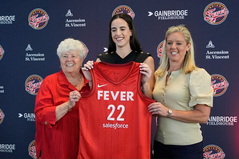 Indiana Fever Coach Christie Sides Sparks Debate: Caitlin Clark Compared to Diana Taurasi