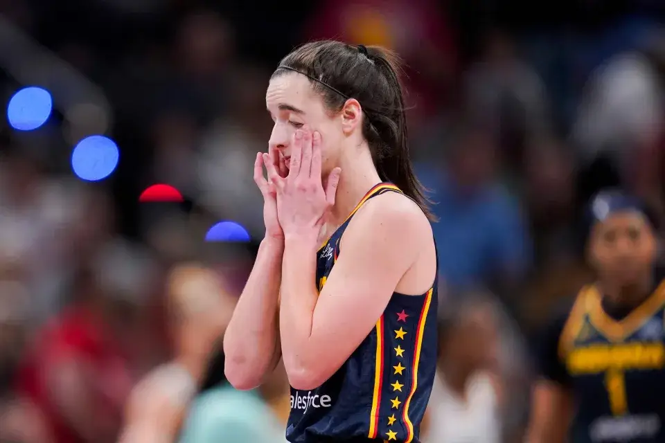 Caitlin Clark’s Head-Scratching Turnover Costs Fever a Win: Rookie's Error Derails Indiana’s Momentum in Nail-Biter Loss"