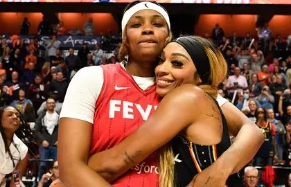 NaLyssa Smith s Swoon-Worthy Reaction to DiJonai Carrington s Pretty Face Pics: You re Hot, Baby